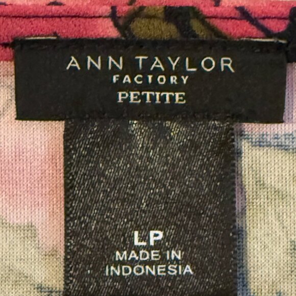 Ann Taylor‎ Factory Pink Floral 3/4 knotted Sleeve Top Size LP - Picture 6 of 7